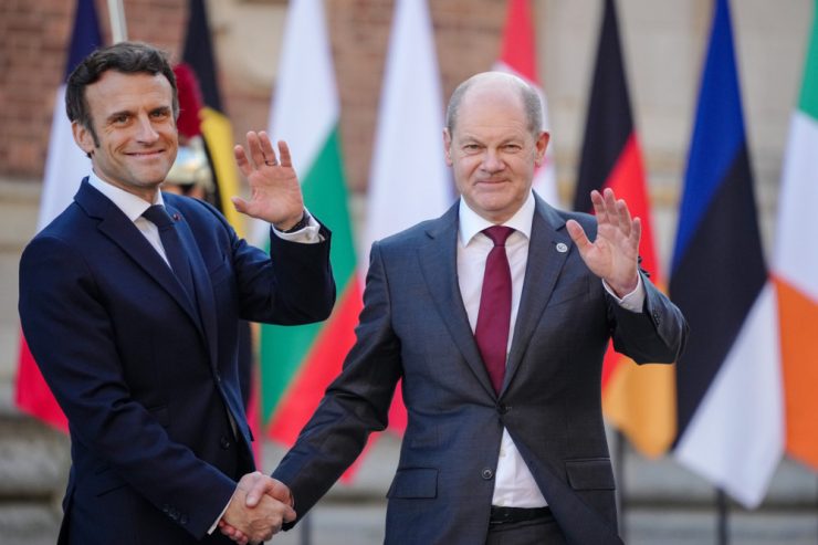 Schwierige Gespräche / Scholz und Macron fordern Putin zu sofortigem Waffenstillstand auf