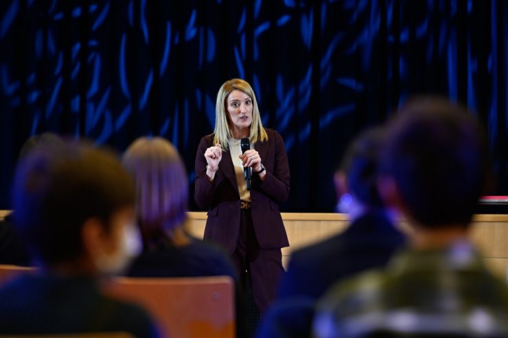 Luxemburg / „Ändert sich jetzt Europas Landkarte?“ – Athénée-Schüler befragen EU-Parlamentspräsidentin zum Krieg