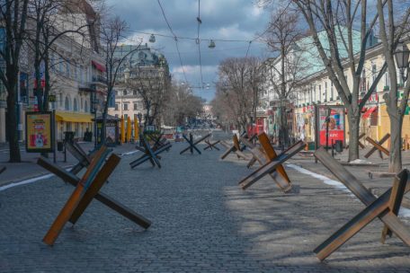 Mit Panzersperren bereiten sich die Menschen in Odessa auf einen russischen Angriff vor