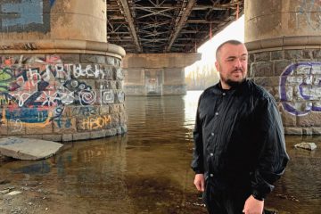 Menschen im Krieg / Der Kiewer Musikproduzent Oleksii koordiniert jetzt Hilfslieferungen