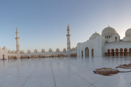 Blick in den eigentlich gesperrten Innenhof der Scheich-Zayid-Moschee