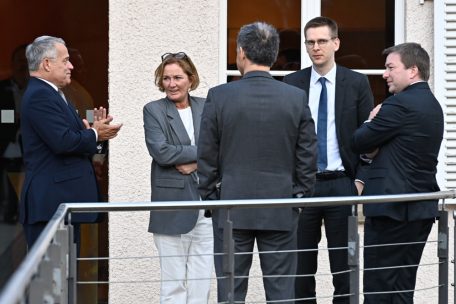 Beratung auf dem Balkon