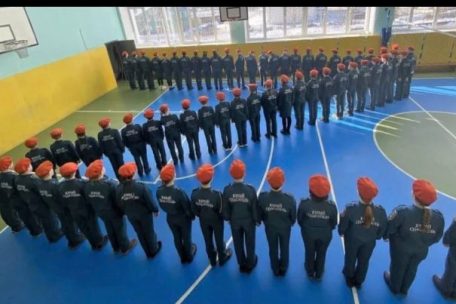 In Reih und Glied zum „Z“: Der Militarismus von klein auf ist nicht neu in Russland