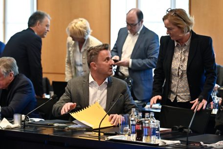 Pressekonferenz / Tripartite stellt Maßnahmenpaket nach ihrer Sitzung am Mittwoch vor