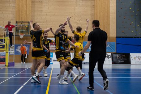 Volleyball / Finale der Herren: 12. Pokalerfolg für Kapitän Lentz: Bartringen ohne Chance gegen Strassen