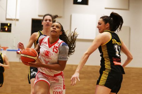 Bartringen (Maria Mongomo, in Weiß) musste gleich zweimal gegen Wiltz in die Verlängerung