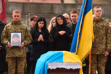 Beisetzung eines gefallenen ukrainischen Soldaten in Lwiw