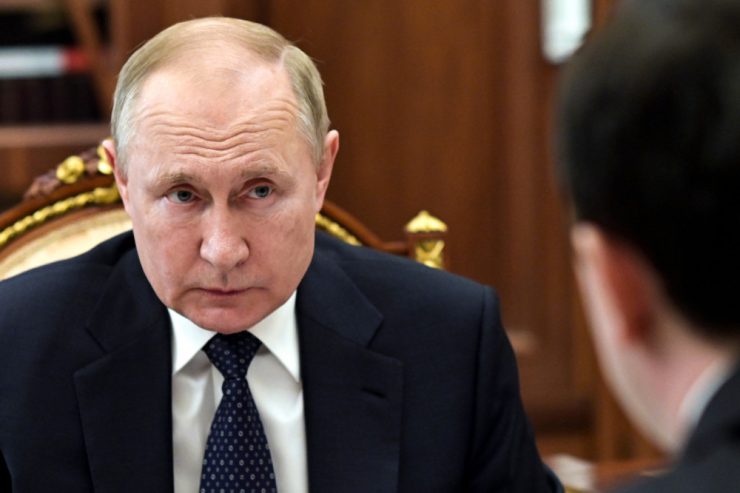Ukraine-Überblick / Ukraine meldet Angriff auf Tanklager – wird Putin von Beratern falsch informiert?