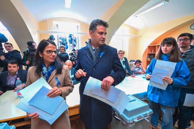 Ungarn / Foto-Finish um die Macht