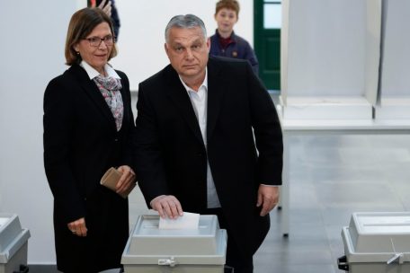 Ungarn / Orban gewinnt die Wahl – und kann seinen Triumph selbst kaum fassen