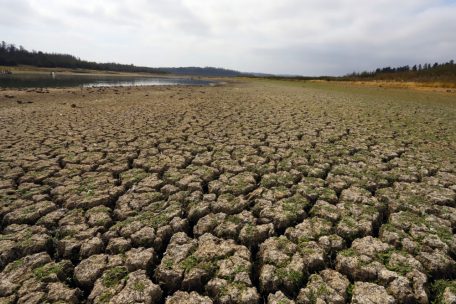 Trockene Fläche des Sees Penuelas, der heute 8.003 Kubikmeter Wasser verzeichnete. Das entspricht 0,01 Prozent seines ehemaligen Volumens.