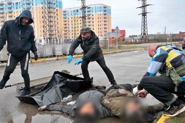 Ukraine-Krieg / „Diese Wunde wird nie heilen“: In Butscha werden ermordete Zivilisten von den Straßen geholt