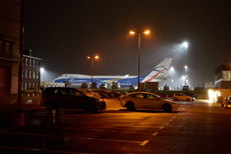 Sanktionen / Gestrandeter russischer Frachtflieger auf dem Flughafen Hahn: Das sind die Gründe für das Startverbot des Flugzeugs