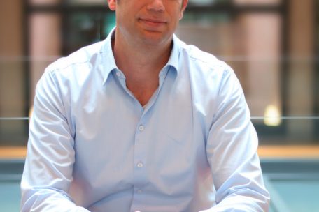 Dirk Brenner ist Professor für Immunologie am Luxembourg Institute of Health (LIH) und an der Universität Luxemburg. Brenner hat Biochemie an den Universitäten in Bonn, Witten, Stanford und Harvard studiert und in Heidelberg promoviert. Brenner leitet das Labor für „Experimental & Molecular Immunology“ am LIH.