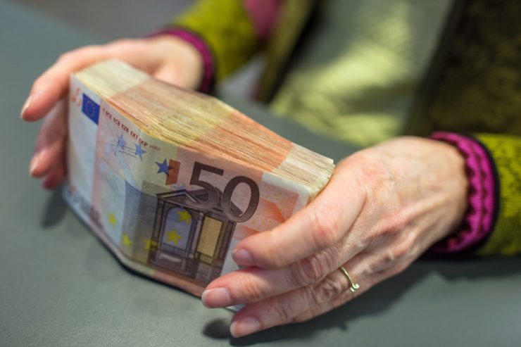 Luxemburg / Zinsen auf Sparguthaben fallen auf ein Rekordtief