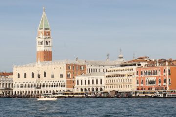 Kunstecke / 59. Kunstbiennale in Venedig: Die Lagunenstadt – weit entfernt und doch so nah