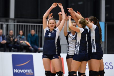 Cindy Schneider (Nummer 4) sieht ihr Team als Außenseiter an