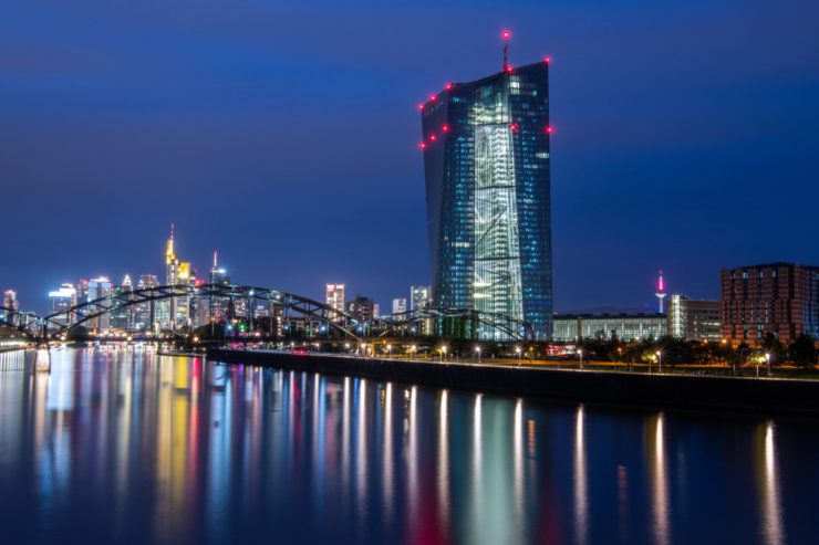 Geldpolitik / Trotz Rekordinflation zögert die Europäische Zentralbank eine Zinswende weiter hinaus