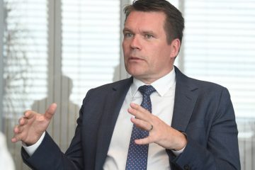 Postdirektor Claude Strasser / Erklärungen zum Thema Postbüroschließungen