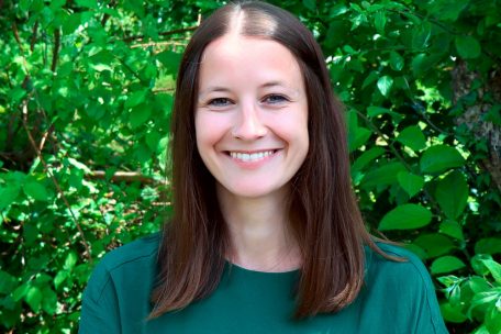 Die Naturschützerin Jo-Anne Zimmer weist darauf hin, dass die Öffentlichkeit durch die Kampagne vom SIAS sensibilisiert werden soll und es nicht darum gehe, etwas zu verbieten