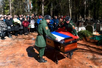 „Du bist ein Verräter, Sohn!“ / Wie der Ukraine-Krieg Familien und Freundschaften in Russland entzweit