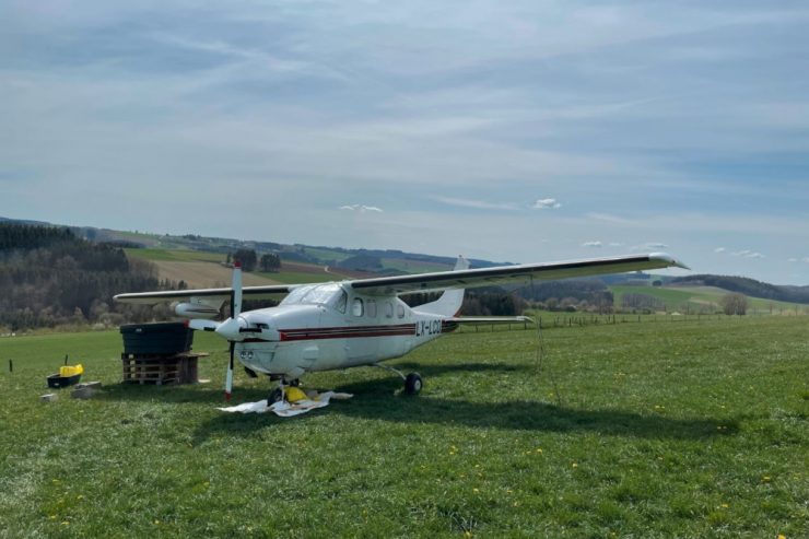 Ostermontag / Polizei: Sportflugzeug muss auf Acker bei Boulaide notlanden