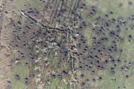 Kraterlandaschaften: Ukrainische Positionen nahe der Kontaktlinie im Donbass