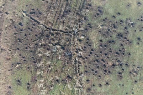 Kraterlandaschaften: Ukrainische Positionen nahe der Kontaktlinie im Donbass