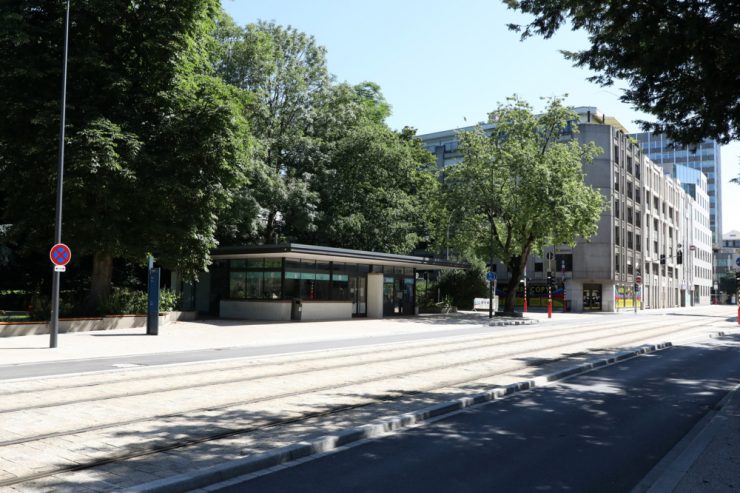 Eine Terrasse im Park / Stadt Luxemburg plant Café im Kiosk der „Charly’s Gare“