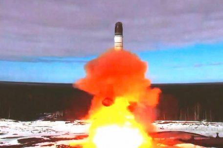 Machtdemonstration Moskaus / Russland testet neue Interkontinentalrakete