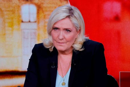 Marine Le Pen, Präsidentschaftskandidatin der rechtsextremen Partei Rassemblement national (RN), bei einer TV-Debatte am 20. April