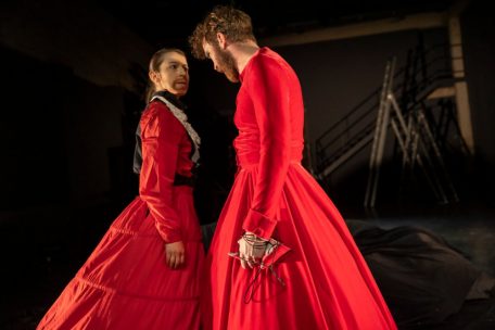 Larisa Faber and Philippe Thelen fluidly switch characters and languages