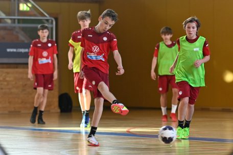Die Nachwuchsfußballer beim Training anlässlich des zehnten Jubiläums des Sportlycée