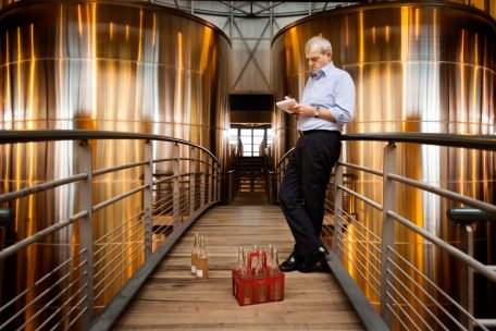 Die ersten Jahre als „Chef de cave“ bei Piper-Heidsieck führte Régis Camus mehrere Innovationen durch, darunter eine neue Kellerei, die einen parzellenspezifischen Weinausbau erlaubte