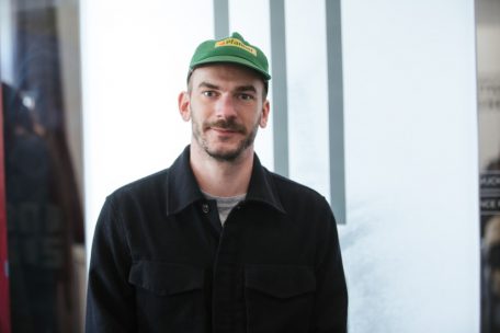 In seinem Buch „De Moler vu Koler“ blickt der Illustrator auf die zehn ersten Jahre seiner Künstlerkarriere zurück