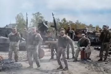 Tanz den Bayraktar! / Wie in der Ukraine Panzerfäuste heiliggesprochen und Kampfdrohnen-Songs zu Hits werden