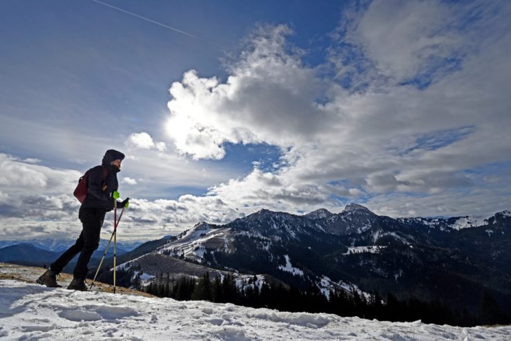 Absturzrisiko / Vorsicht bei Altschnee auf alpinen Wanderungen