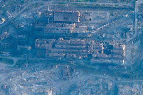 Mariupol / Russischer Sturm auf „Asowstal“ – evakuierte Zivilisten berichten von Erniedrigungen