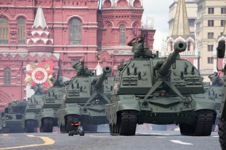 Ukraine-Konflikt / Feier zum historischen Siegestag auf Rotem Platz in Moskau – Ukraine weiter unter Beschuss