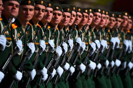 Russische Soldaten bei der Parade