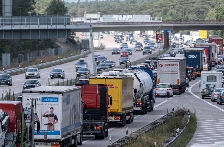 Grenzgänger / Geht den Luxemburger Unternehmen bald das Personal aus? – Zeit für einheitliches Home-Office drängt