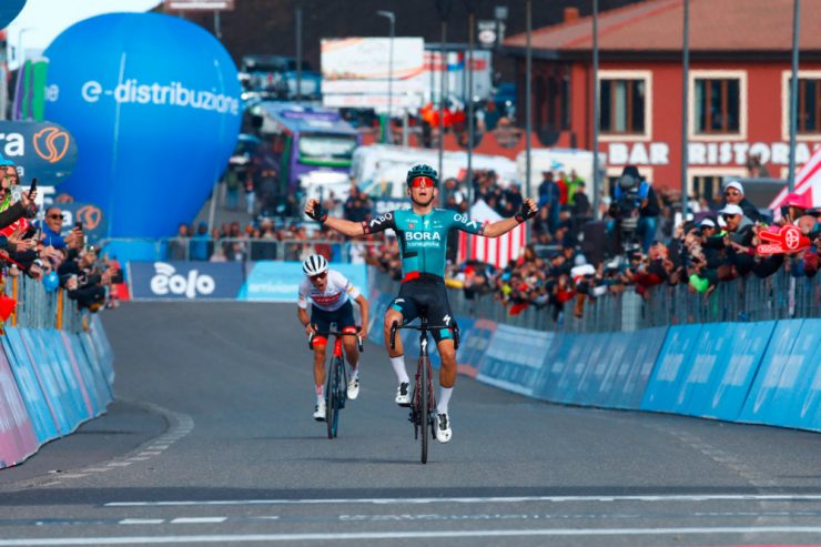 Giro /  4. Etappe: Kämna triumphiert auf dem Ätna