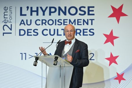 Organisator Dr. Marco Klop (HRS) bei seiner Eröffnungsrede