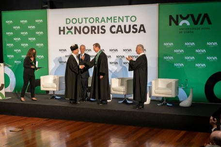 João Sàágua, Direktor der Universität Lissabon, verleiht Großherzog Henri den Ehrendoktertitel