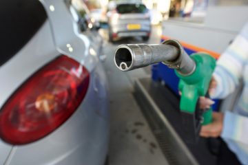 An der Zapfsäule / 98er-Benzin knackt 2-Euro Marke – alle Treibstoff- und Heizölsorten werden teurer