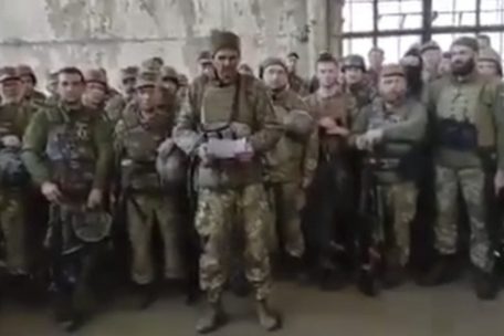 Im Donbass kämpfende ukrainische Soldaten fordern Hilfe an