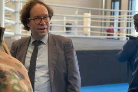 Der Luxemburger und verteidigungspolitische Direktor Tom Köller bei der Visite einer Militärbasis in Lettland