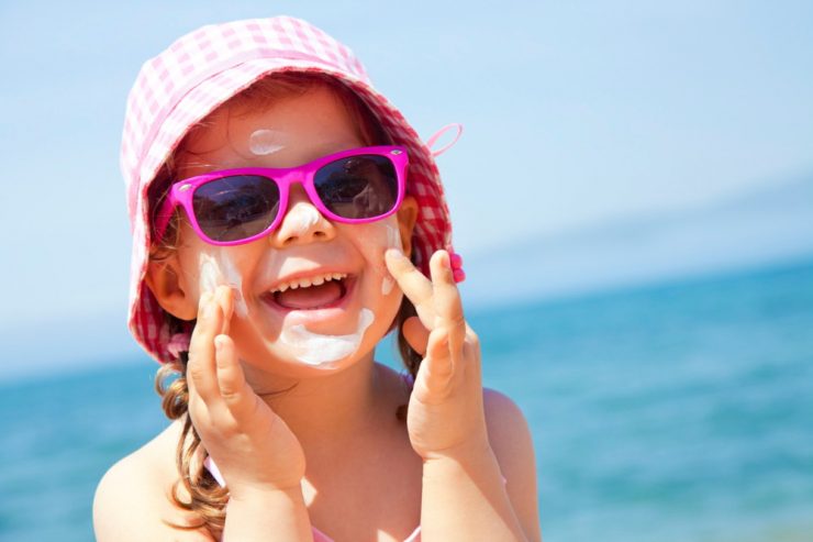 Sommer, Sonne, Sonnenschutz / Vorbeugender Schutz für die Haut – eine Dermatologin erklärt