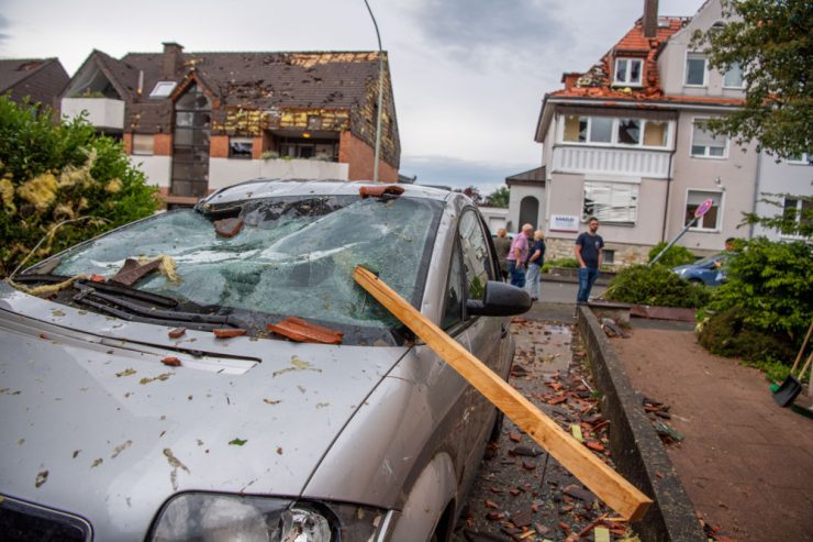 Deutschland / Unwetter trifft Ostwestfalen: bis zu 40 Verletzte in Paderborn