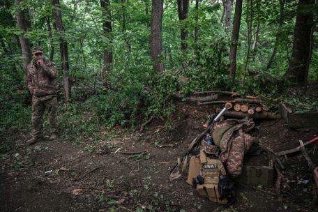 Ukraine-Krieg / Dauerbeschuss im Donbass – Tausenden ukrainischen Soldaten droht die Einkesselung